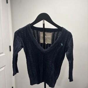 Vintage Abercrombie & Fitch Women's Navy Cable-Knit V-Neck Sweater with Logo